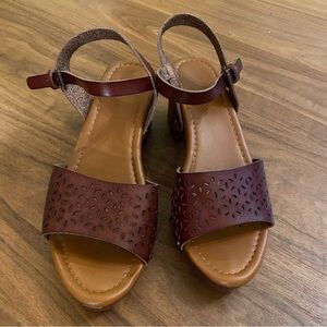 Cushionaire Brown Cutout Block Heel Sandals Size 7.5 Comfort